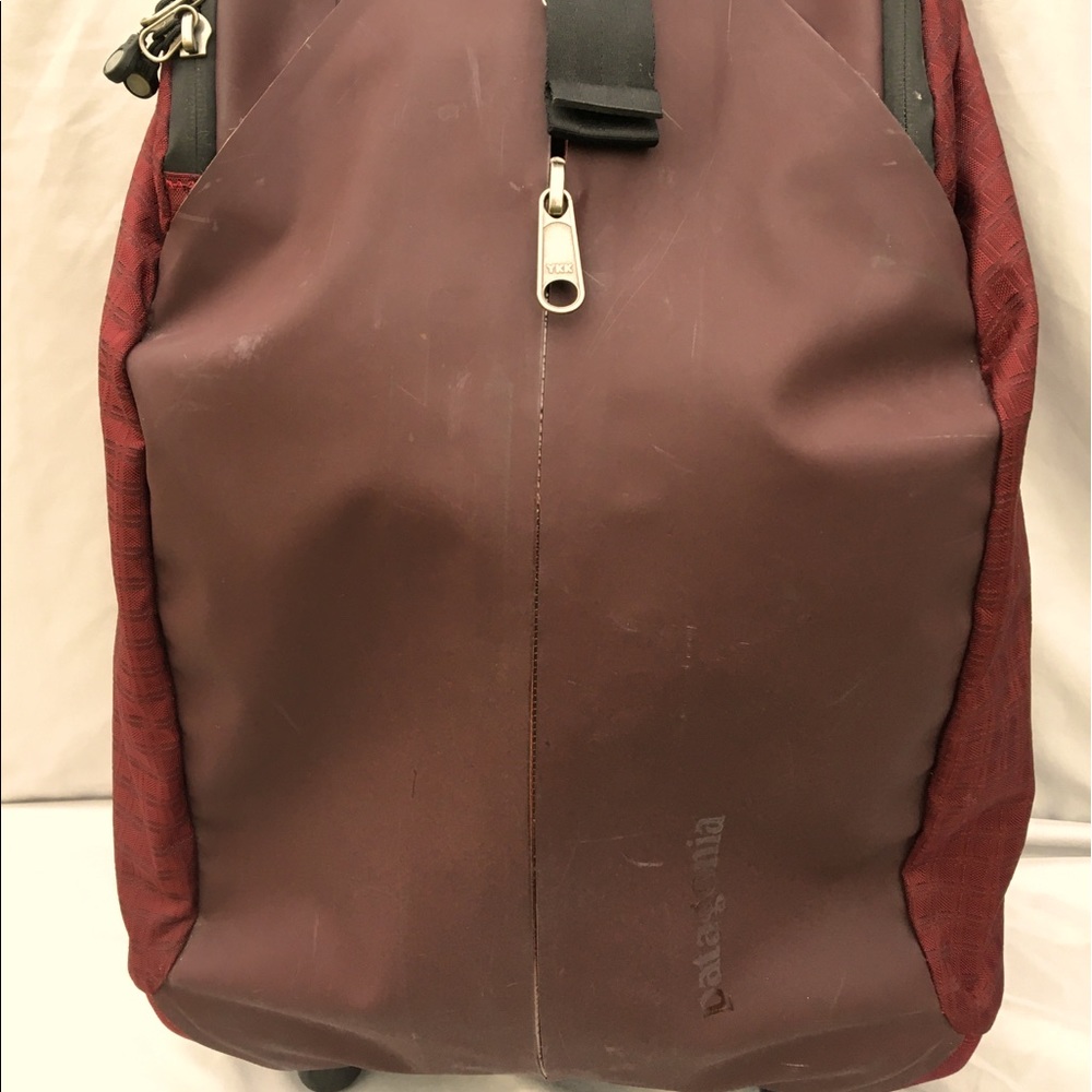 Patagonia - Duffeled rolled wheel luggage bag
